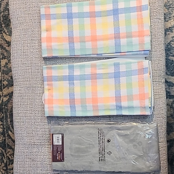 HOMEWEAR AND CELEBRATE TOGETHER HAND TOWELS BUNDLE OF 5 TOWELS - Picture 6 of 8